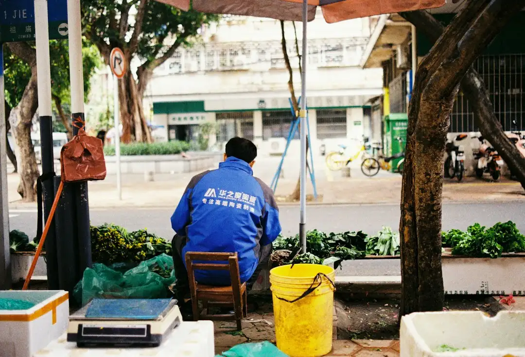 小蝗虫科技培养箱产品线对比：恒温恒湿与二氧化碳培养箱技术差异